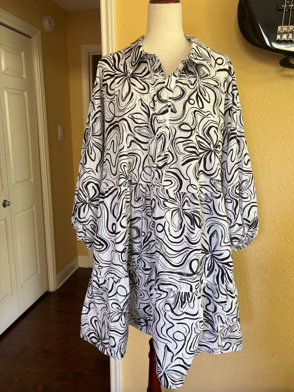 Maeve Bettina mini Black & White Floral Tiered Women's Dress. 2X 100% cotton